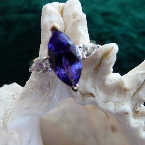 GORGEOUS 3.09ct Tanzanite & diamond ring